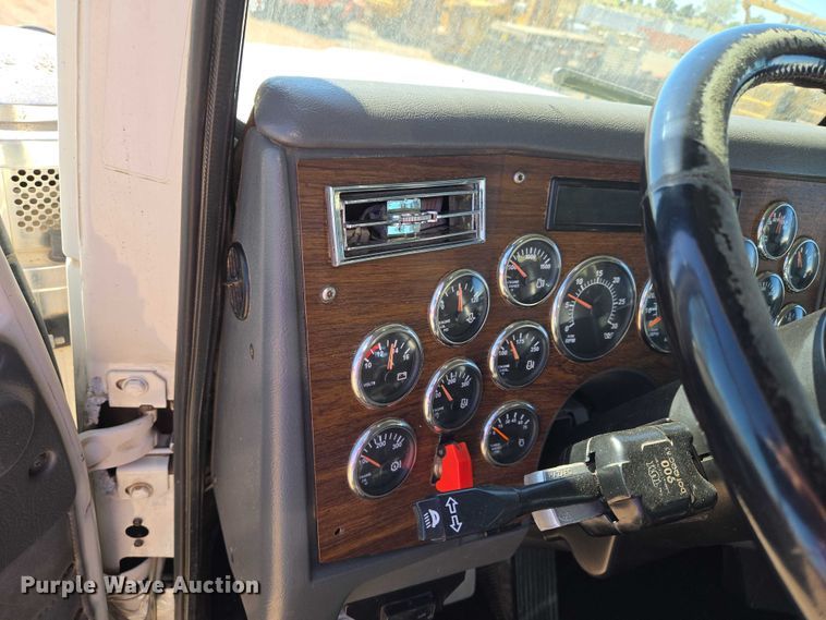 image for item EU3877 2005 Western Star 4900 semi truck