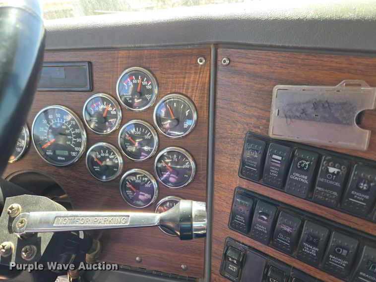 image for item EU3877 2005 Western Star 4900 semi truck