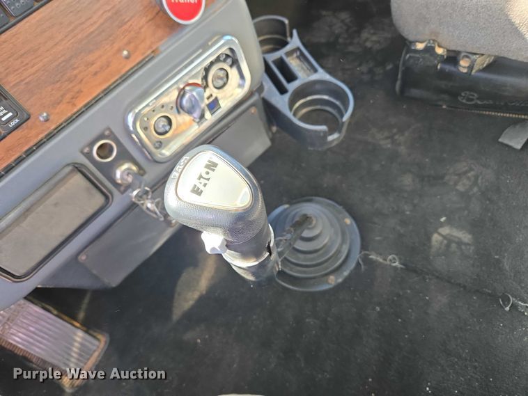 image for item EU3877 2005 Western Star 4900 semi truck