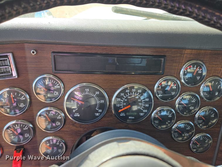 image for item EU3877 2005 Western Star 4900 semi truck