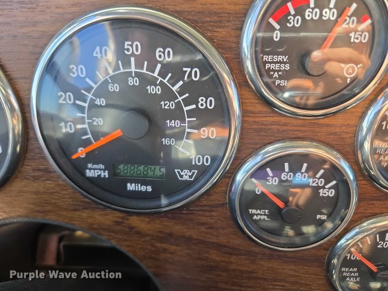 image for item EU3877 2005 Western Star 4900 semi truck