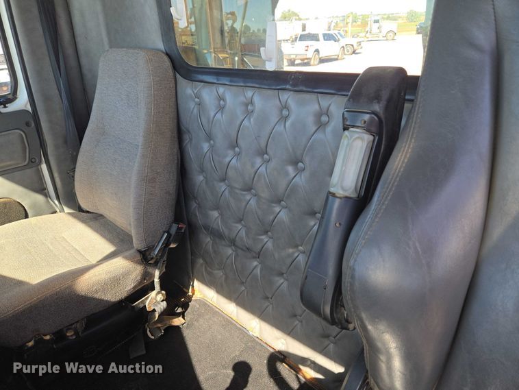 image for item EU3877 2005 Western Star 4900 semi truck