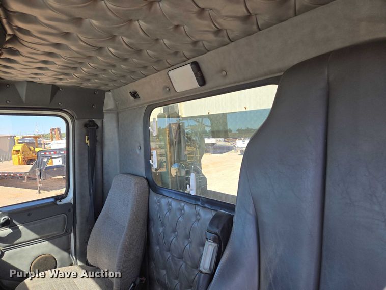 image for item EU3877 2005 Western Star 4900 semi truck