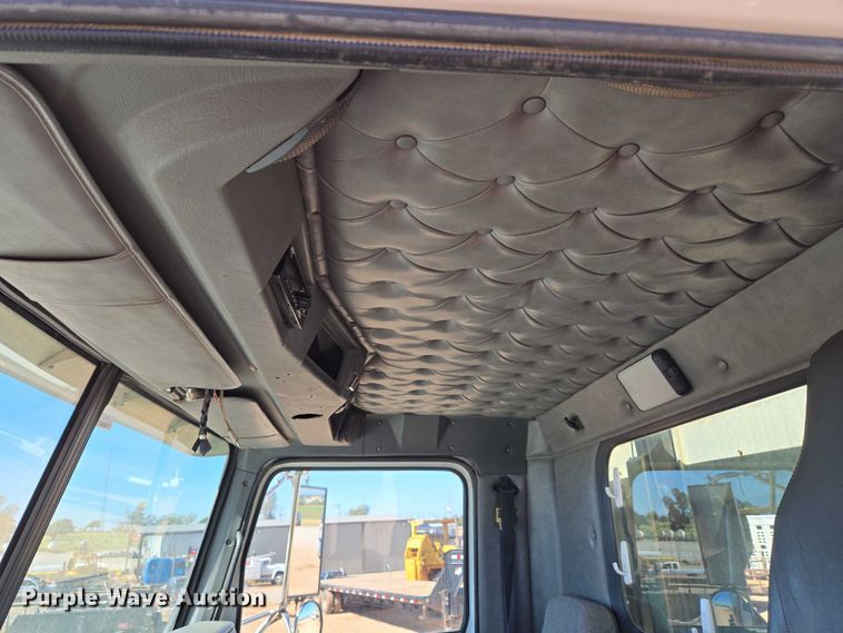 image for item EU3877 2005 Western Star 4900 semi truck