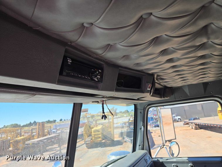 image for item EU3877 2005 Western Star 4900 semi truck