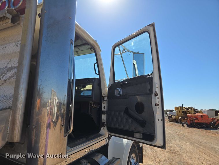 image for item EU3877 2005 Western Star 4900 semi truck