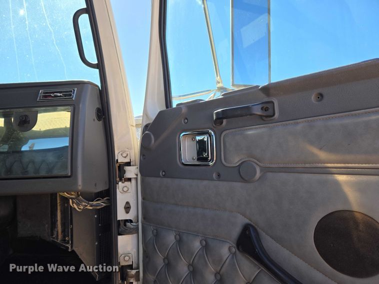 image for item EU3877 2005 Western Star 4900 semi truck