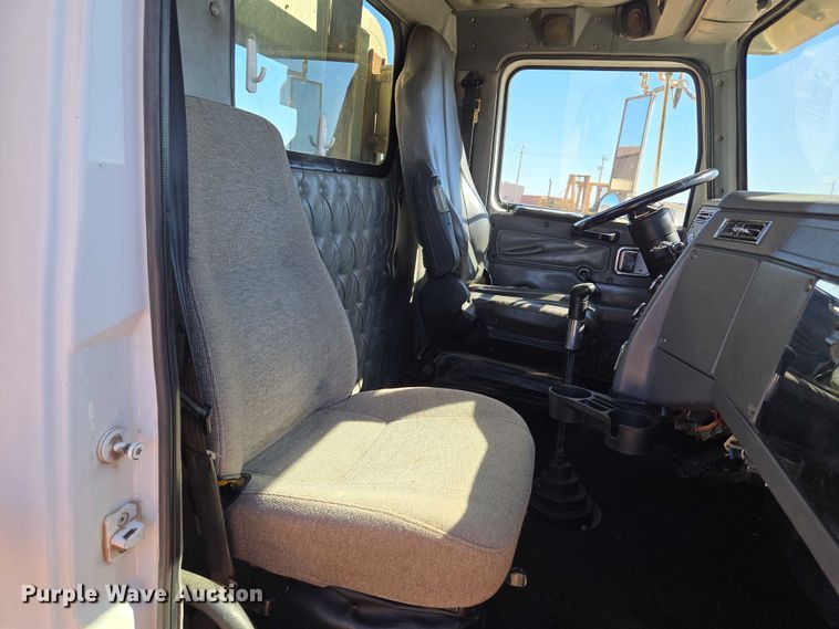 image for item EU3877 2005 Western Star 4900 semi truck