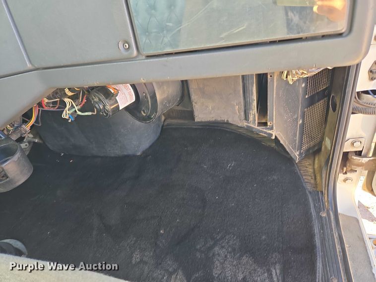 image for item EU3877 2005 Western Star 4900 semi truck