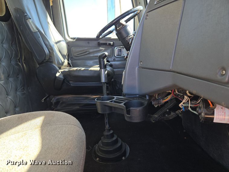 image for item EU3877 2005 Western Star 4900 semi truck