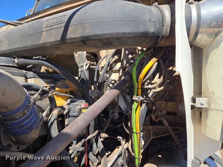 image for item EU3877 2005 Western Star 4900 semi truck