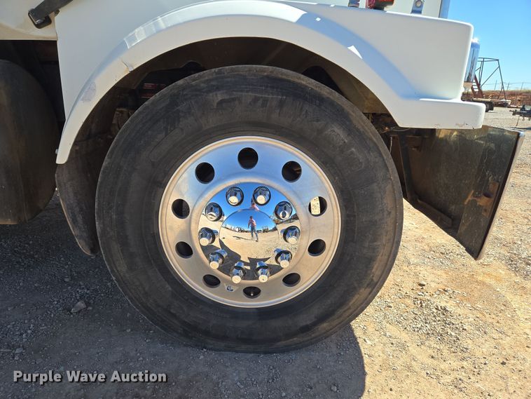 image for item EU3877 2005 Western Star 4900 semi truck