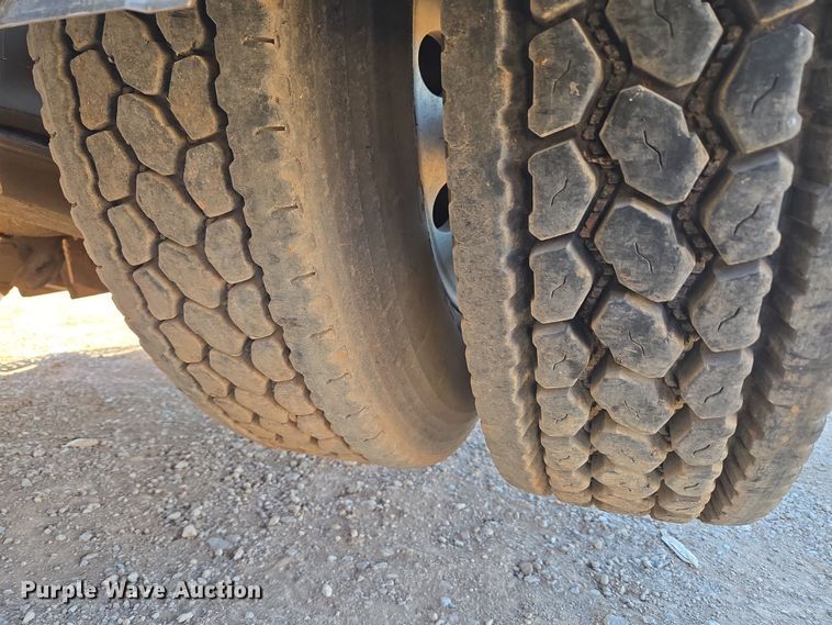 image for item EU3877 2005 Western Star 4900 semi truck