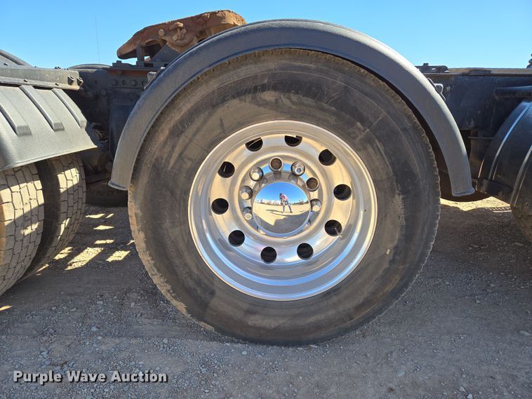 image for item EU3877 2005 Western Star 4900 semi truck