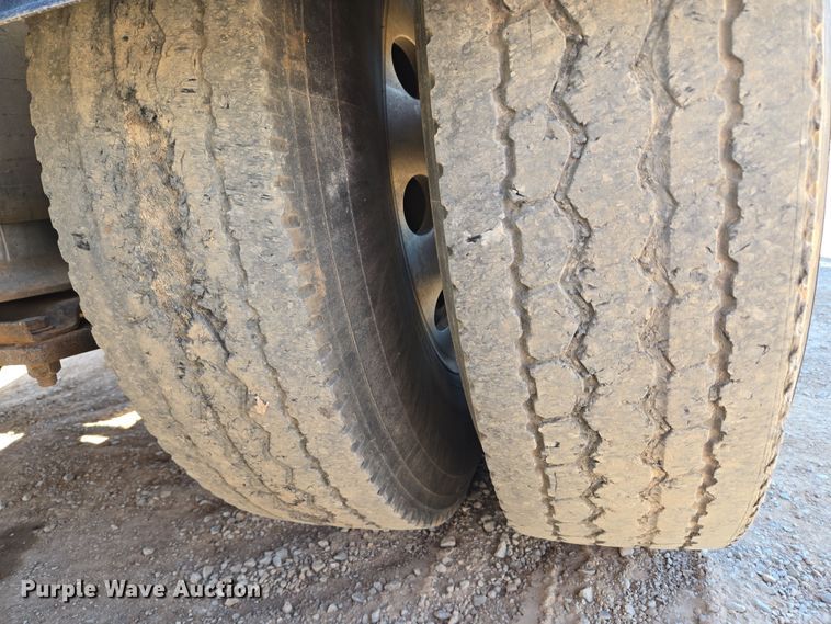 image for item EU3877 2005 Western Star 4900 semi truck