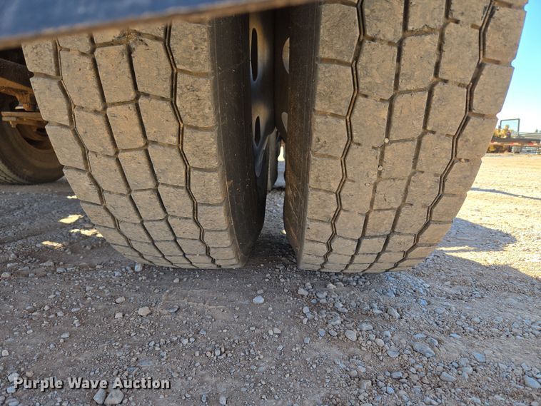 image for item EU3877 2005 Western Star 4900 semi truck