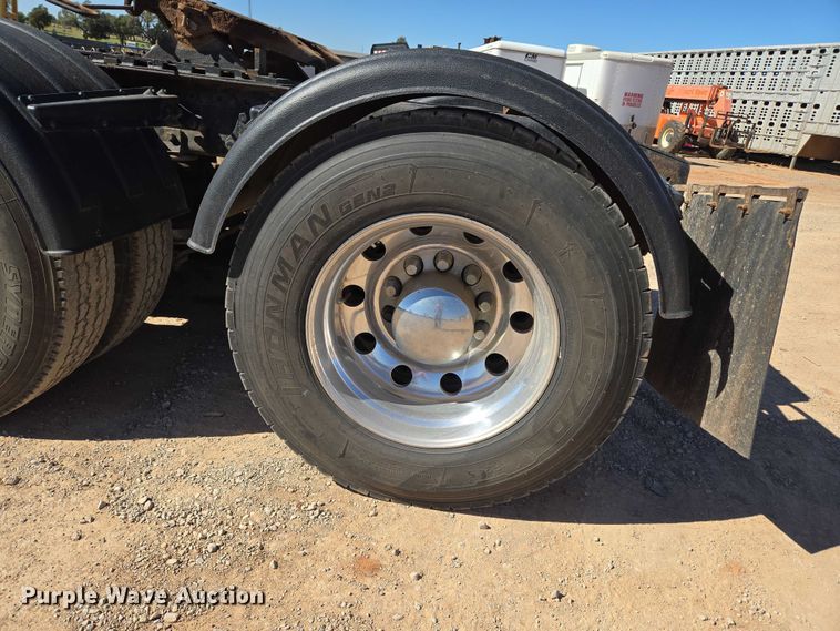 image for item EU3877 2005 Western Star 4900 semi truck