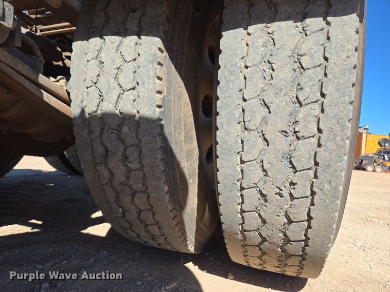 image for item EU3877 2005 Western Star 4900 semi truck