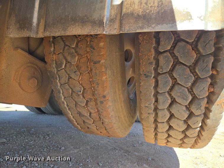 image for item EU3877 2005 Western Star 4900 semi truck