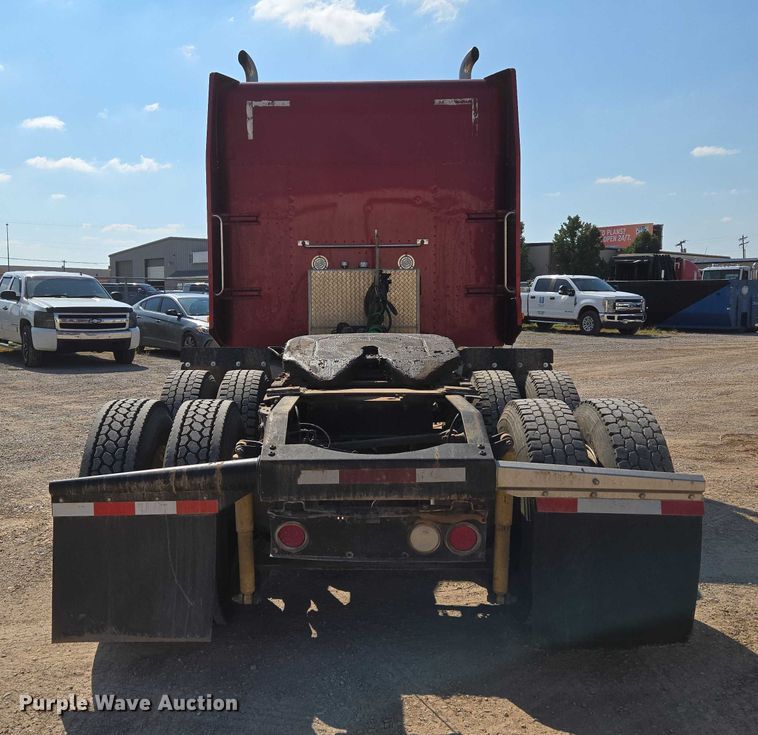 image for item EU3911 2004 Peterbilt 379 semi truck