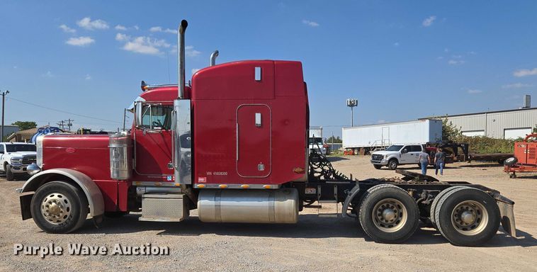 image for item EU3911 2004 Peterbilt 379 semi truck
