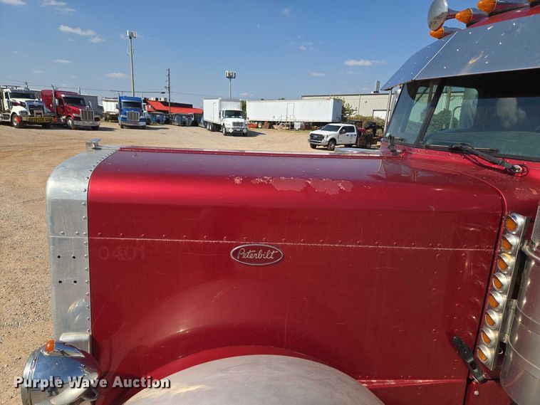 image for item EU3911 2004 Peterbilt 379 semi truck