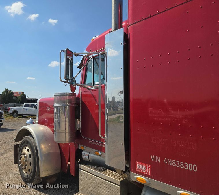 image for item EU3911 2004 Peterbilt 379 semi truck