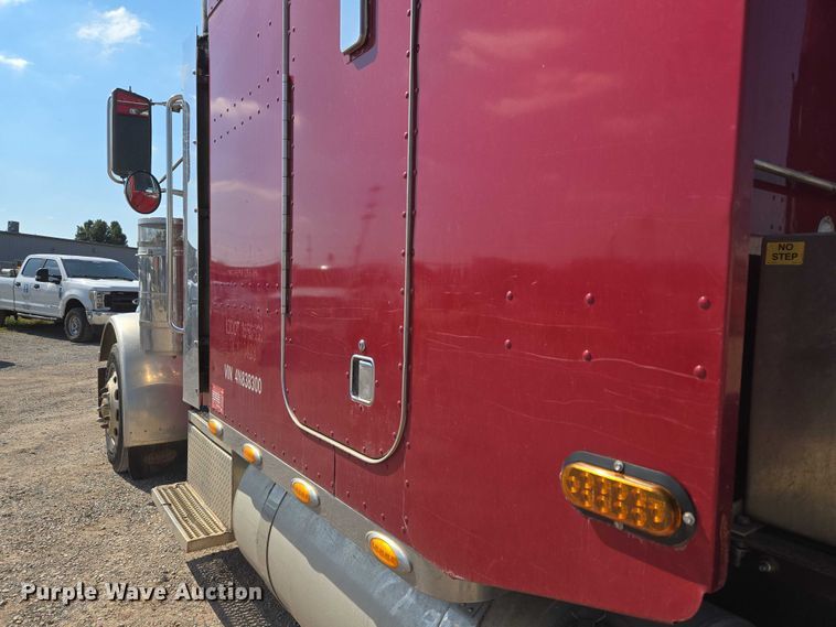 image for item EU3911 2004 Peterbilt 379 semi truck