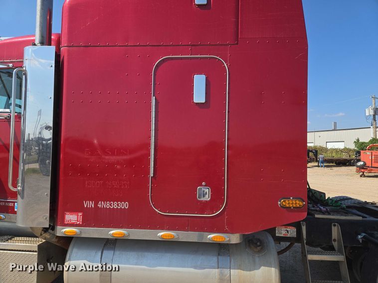 image for item EU3911 2004 Peterbilt 379 semi truck