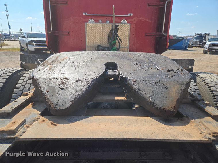 image for item EU3911 2004 Peterbilt 379 semi truck