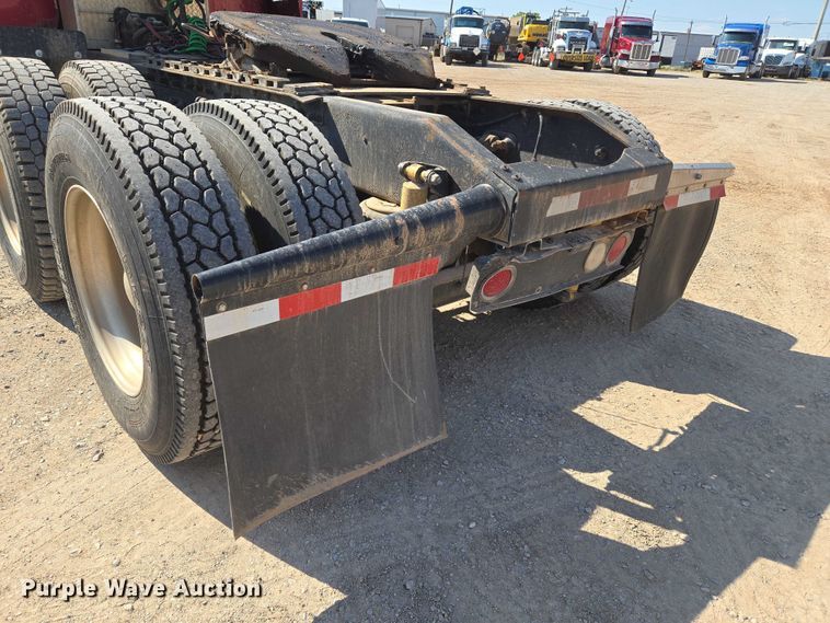 image for item EU3911 2004 Peterbilt 379 semi truck