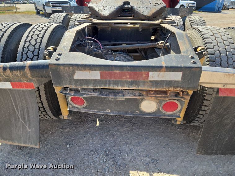 image for item EU3911 2004 Peterbilt 379 semi truck