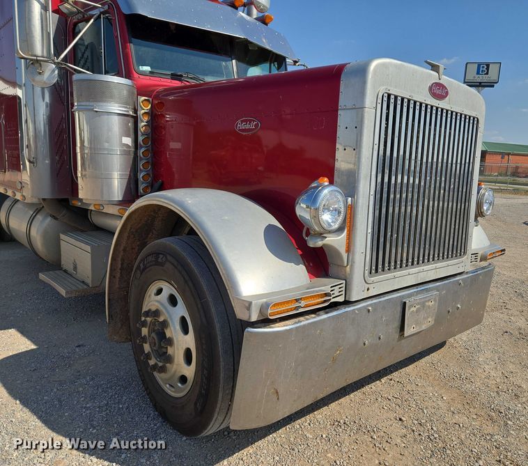 image for item EU3911 2004 Peterbilt 379 semi truck