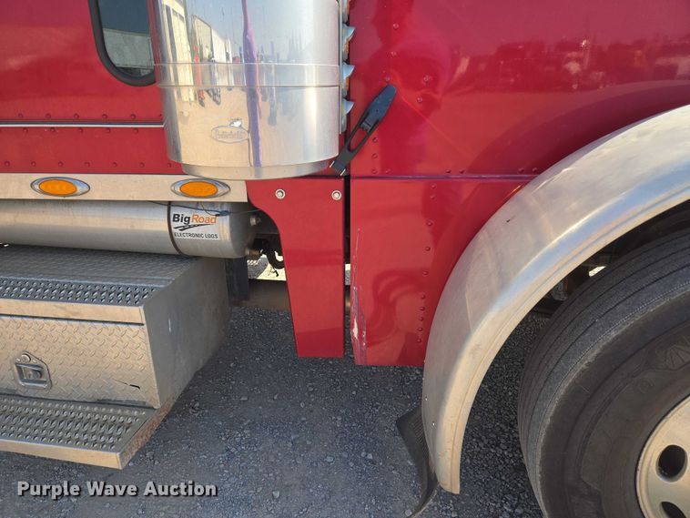 image for item EU3911 2004 Peterbilt 379 semi truck