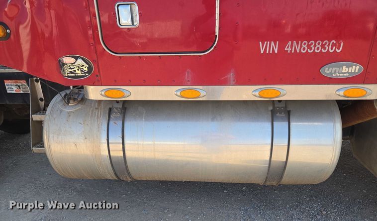 image for item EU3911 2004 Peterbilt 379 semi truck