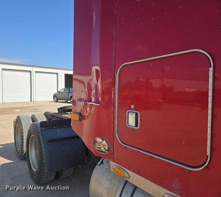 image for item EU3911 2004 Peterbilt 379 semi truck