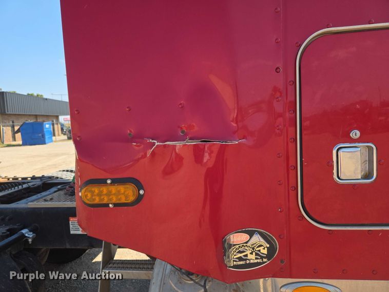 image for item EU3911 2004 Peterbilt 379 semi truck