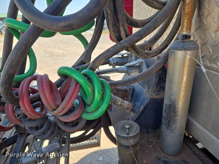 image for item EU3911 2004 Peterbilt 379 semi truck