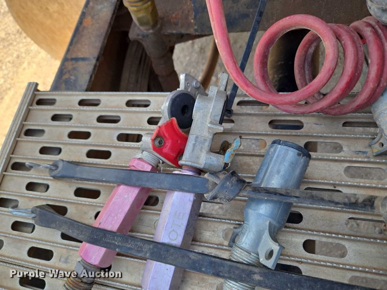 image for item EU3911 2004 Peterbilt 379 semi truck