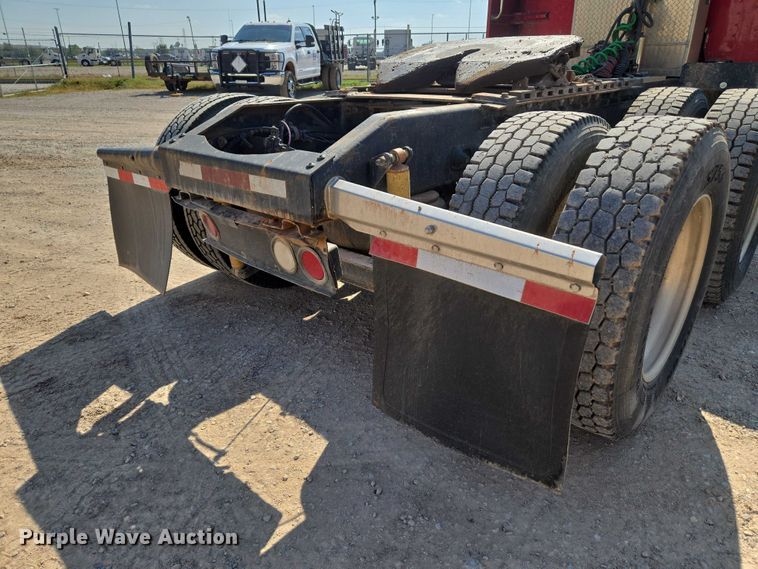 image for item EU3911 2004 Peterbilt 379 semi truck