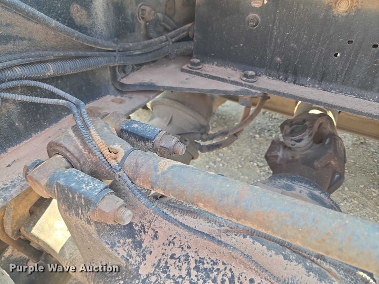 image for item EU3911 2004 Peterbilt 379 semi truck