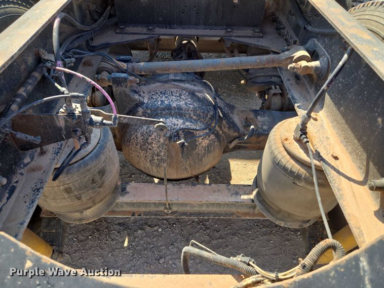 image for item EU3911 2004 Peterbilt 379 semi truck