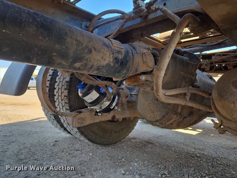 image for item EU3911 2004 Peterbilt 379 semi truck