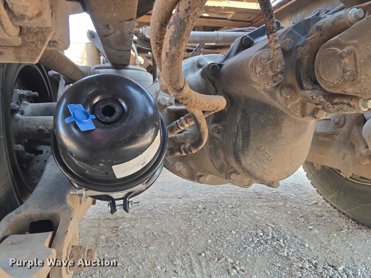 image for item EU3911 2004 Peterbilt 379 semi truck