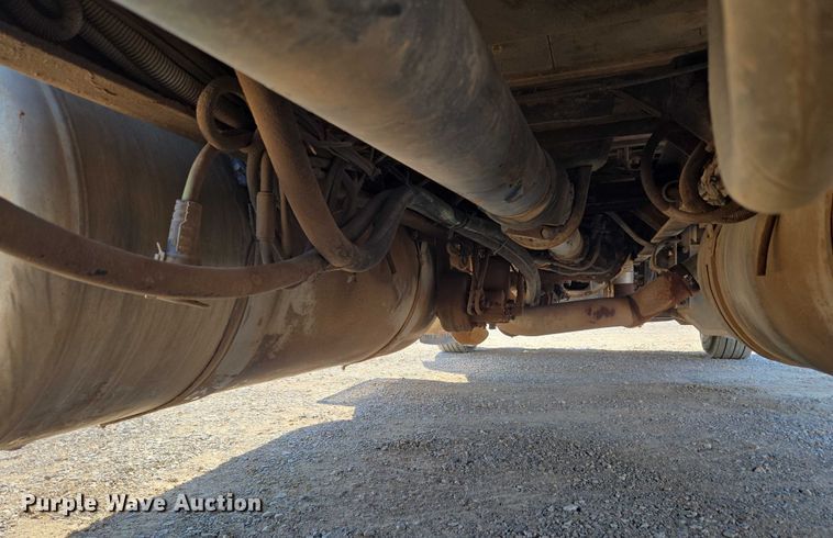 image for item EU3911 2004 Peterbilt 379 semi truck