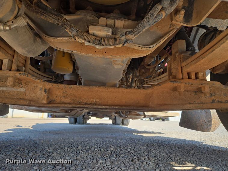 image for item EU3911 2004 Peterbilt 379 semi truck