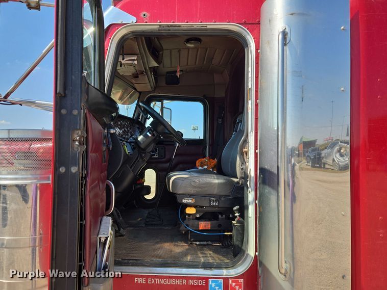 image for item EU3911 2004 Peterbilt 379 semi truck