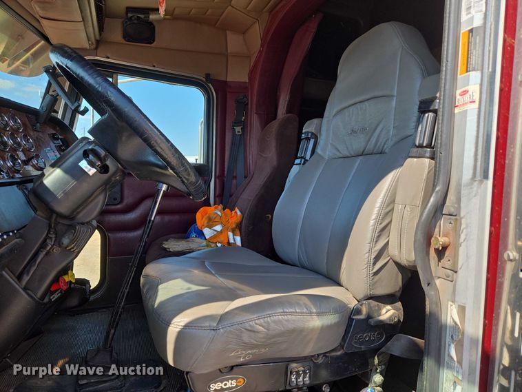 image for item EU3911 2004 Peterbilt 379 semi truck