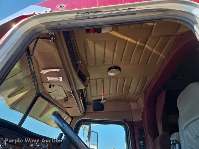 image for item EU3911 2004 Peterbilt 379 semi truck