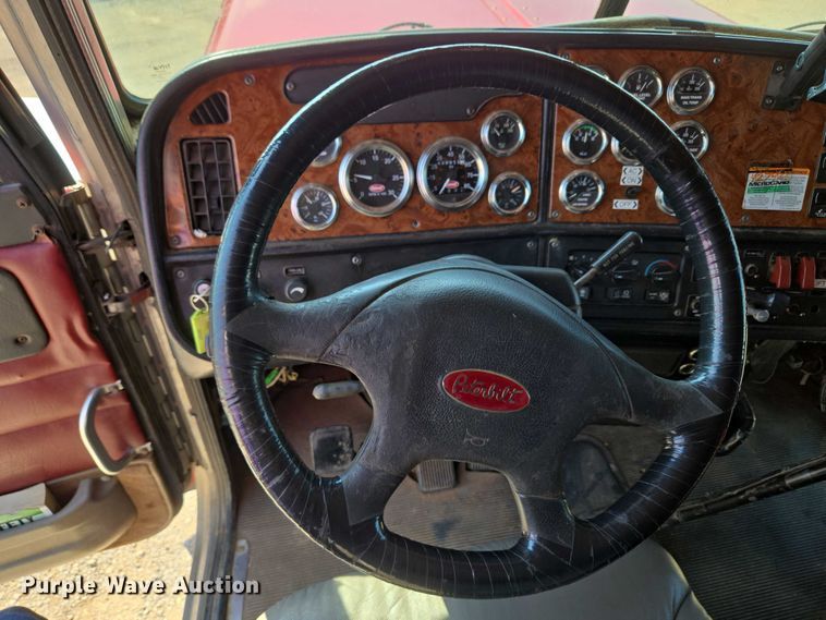 image for item EU3911 2004 Peterbilt 379 semi truck